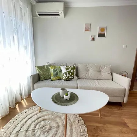 Seven Hills With Optional Parking Apartament *